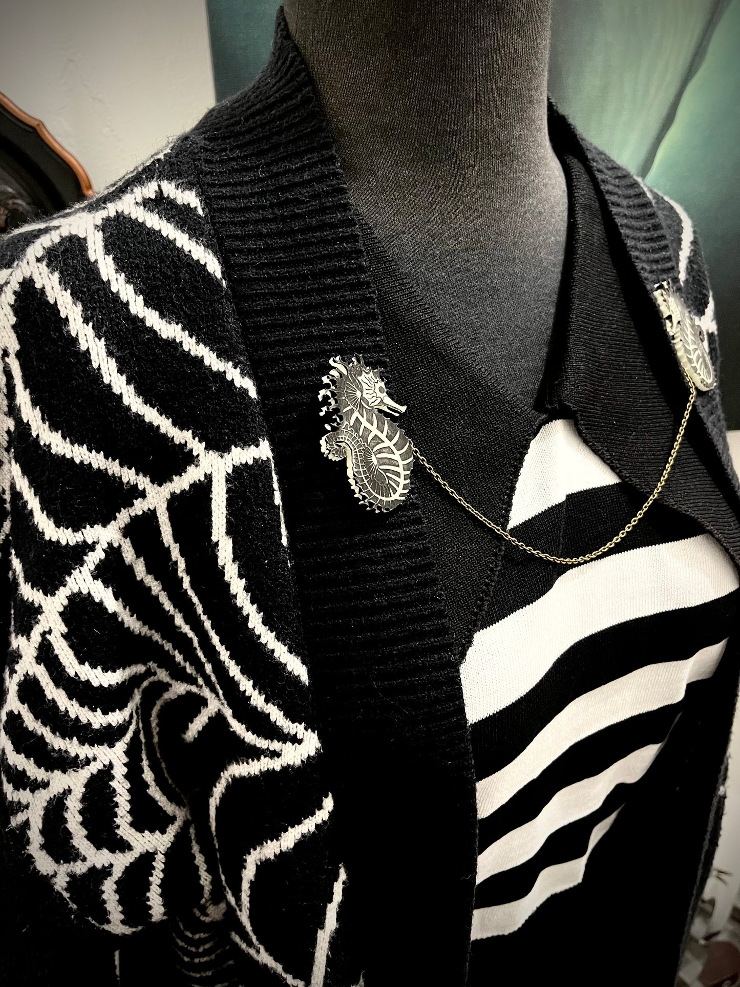 Skeleton Seahorse Collar PIN Set - Glow-in-the-Dark