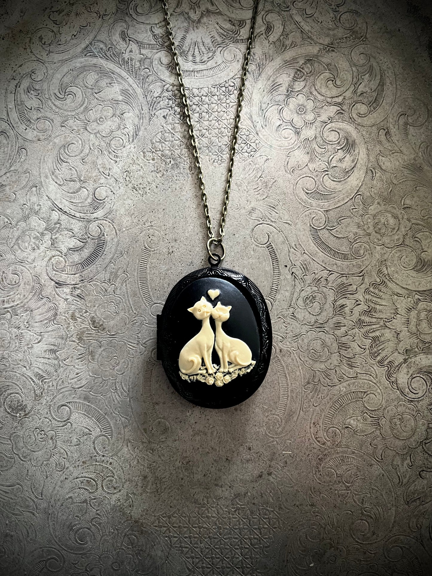 Love Cats Cameo Locket Necklace