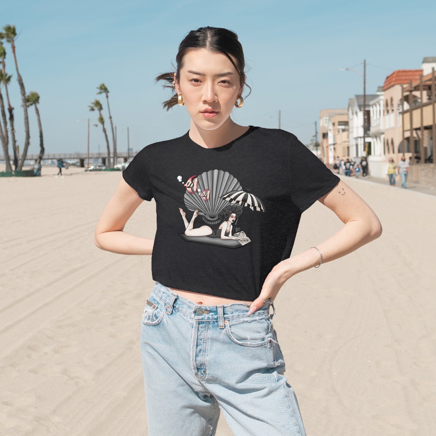 MerGoth - Women's Flowy Cropped Tee