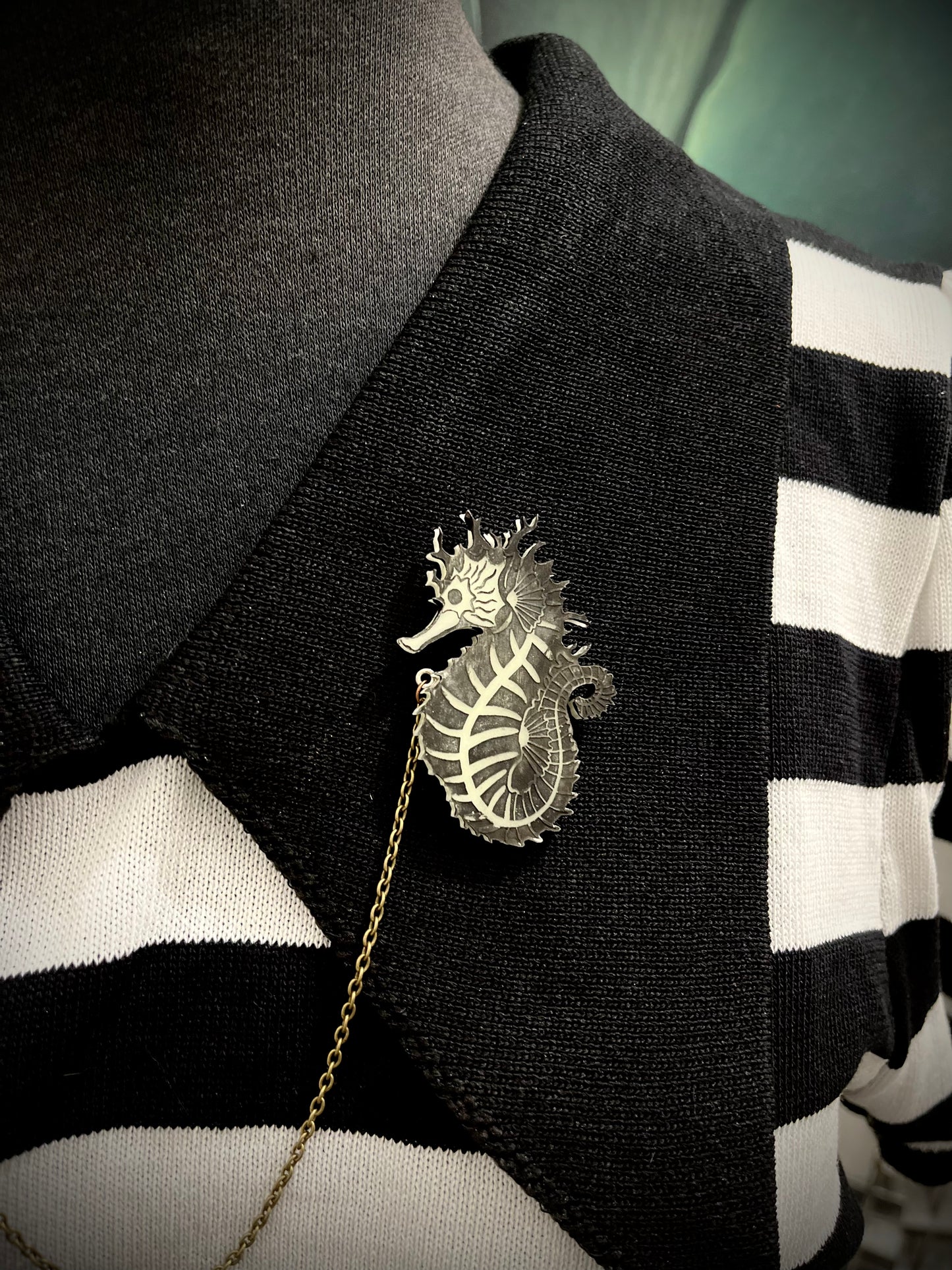Skeleton Seahorse Collar PIN Set - Glow-in-the-Dark