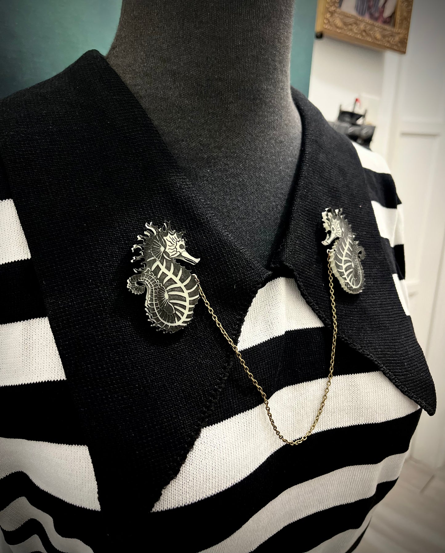 Skeleton Seahorse Collar PIN Set - Glow-in-the-Dark