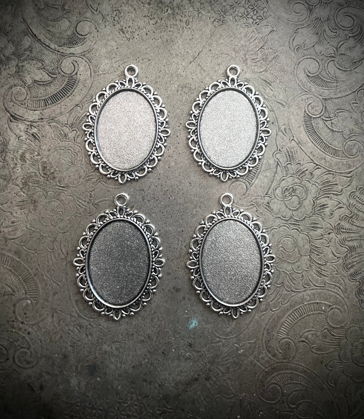 25x18 Silver Frame Setting