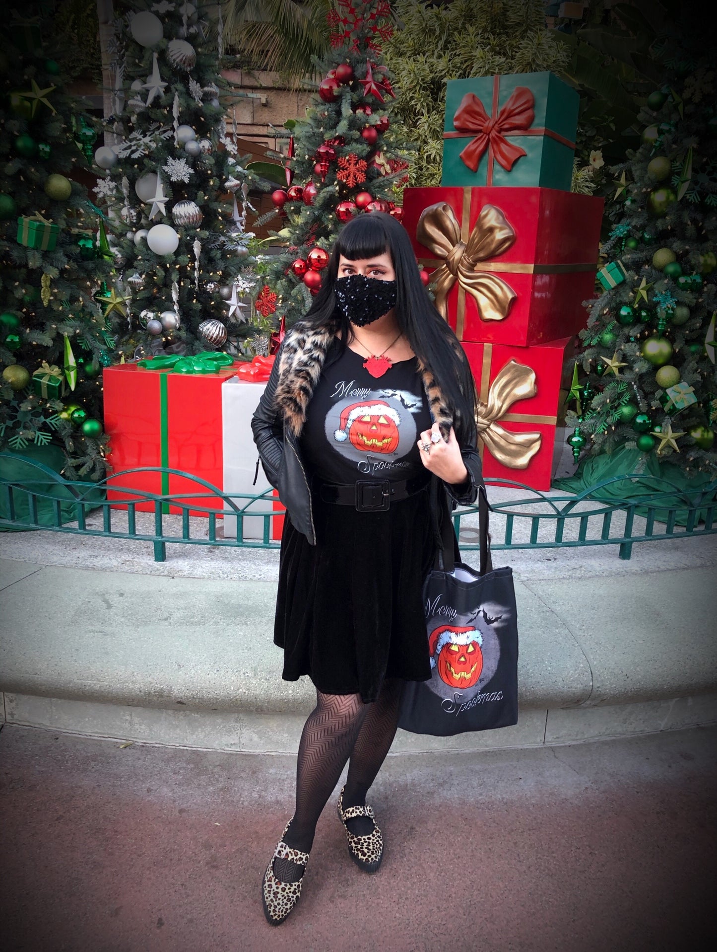 Merry Spookmas Pumpkin - Women's Tee