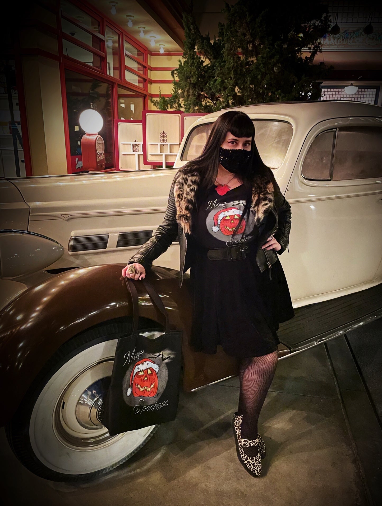 Merry Spookmas Pumpkin - Women's Tee