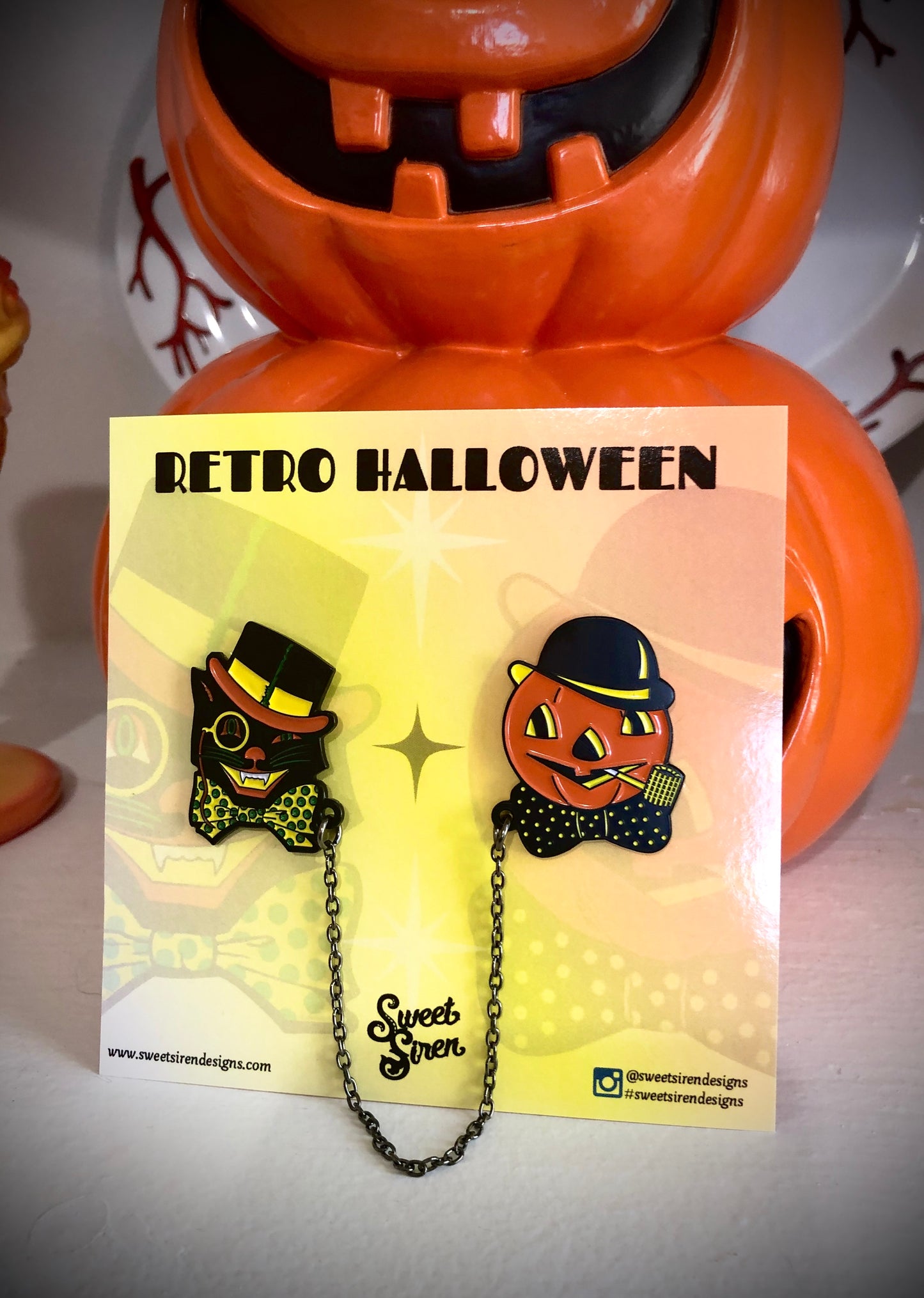 Retro Cat and Pumpkin Collar-Sweater Pin Set