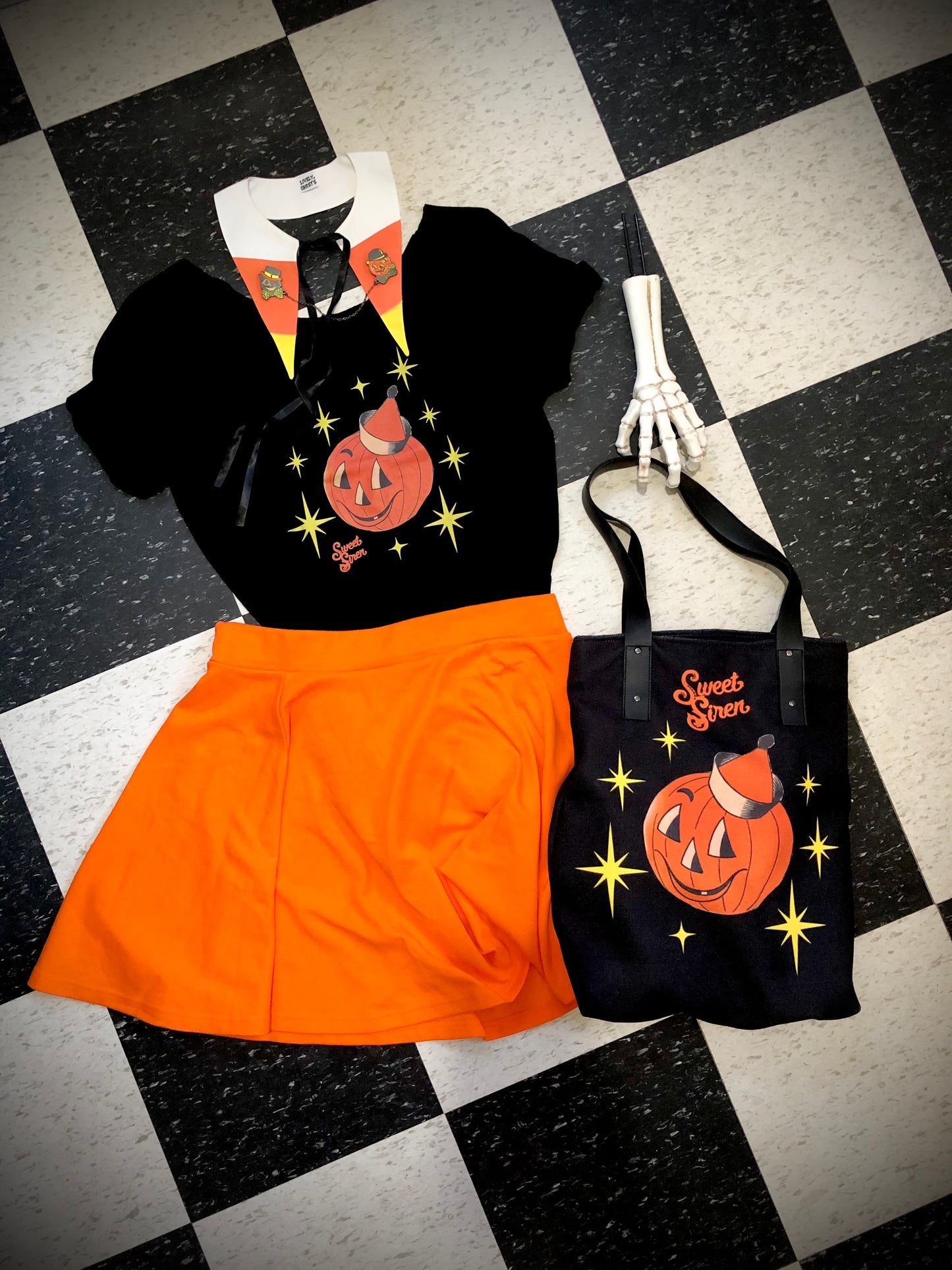 Retro Party Pumpkin SALE! - Unisex Tee