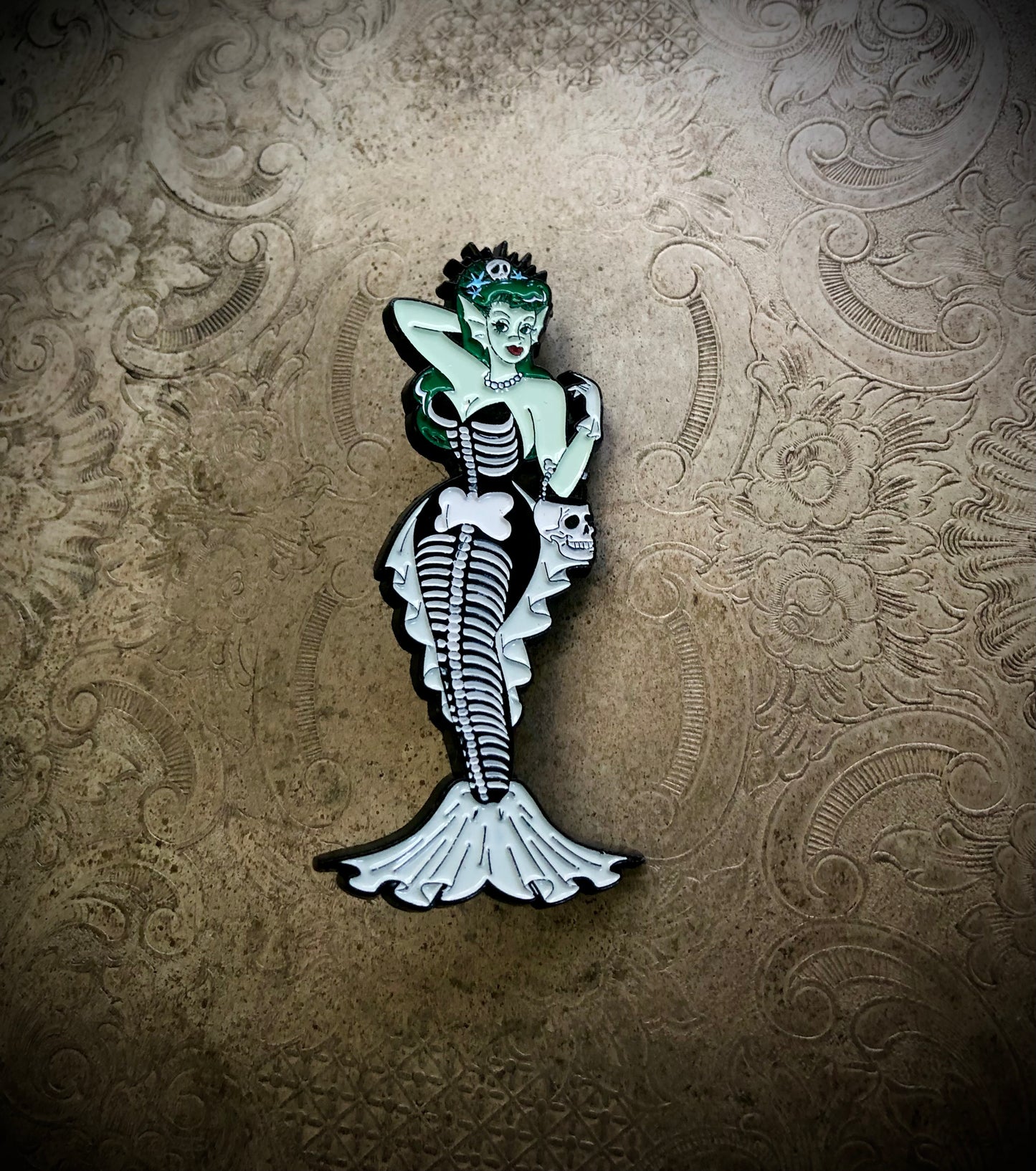 Skeleton Mermaid Babe - Pin