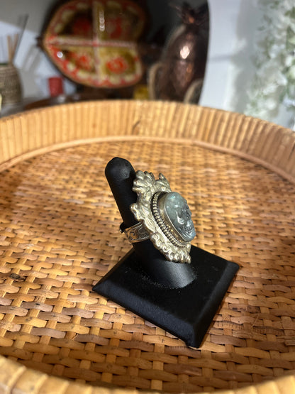 Skull Ring - M - Ornate - Labradorite