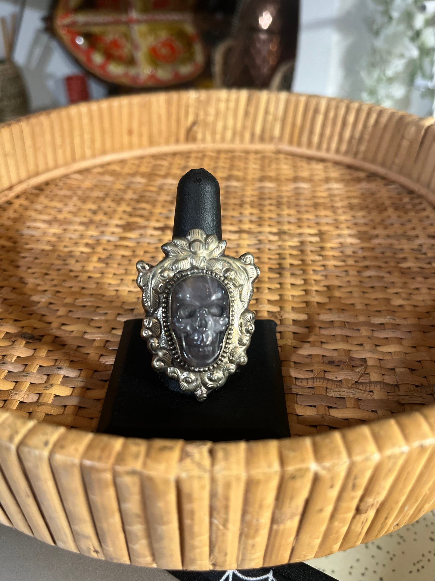 Skull Ring - M - Ornate - Dark Crystal Agate