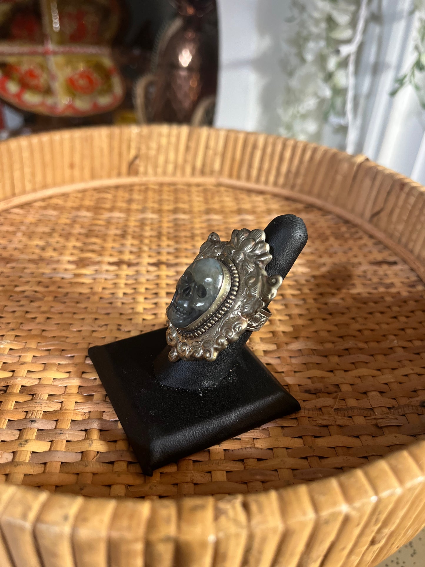 Skull Ring - M - Ornate - Dark Crystal Agate