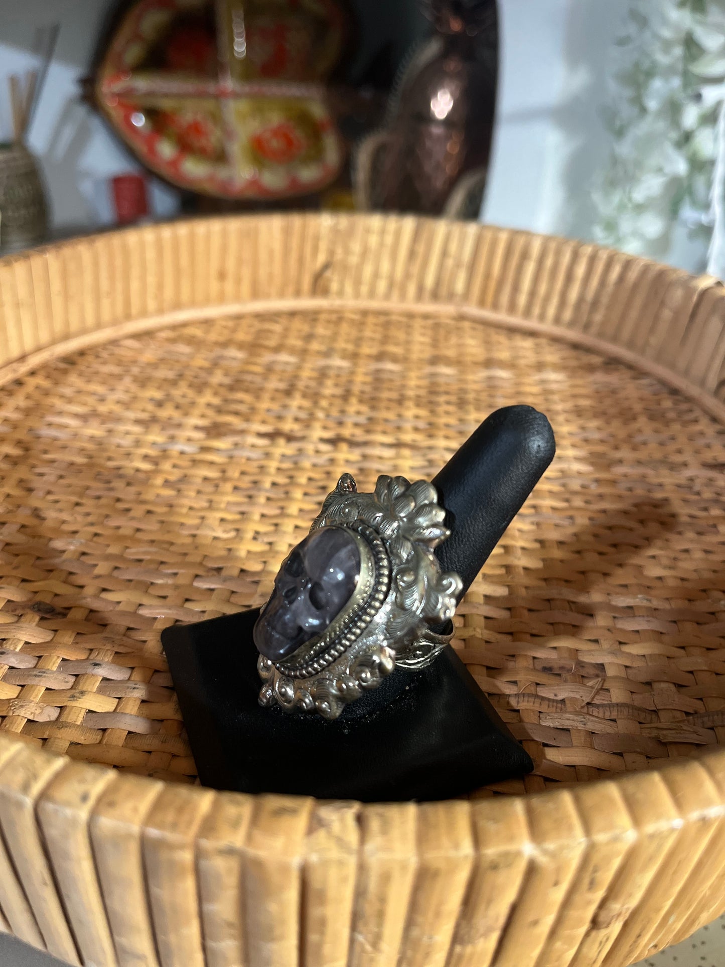 Skull Ring - M - Ornate - Dark Crystal Agate