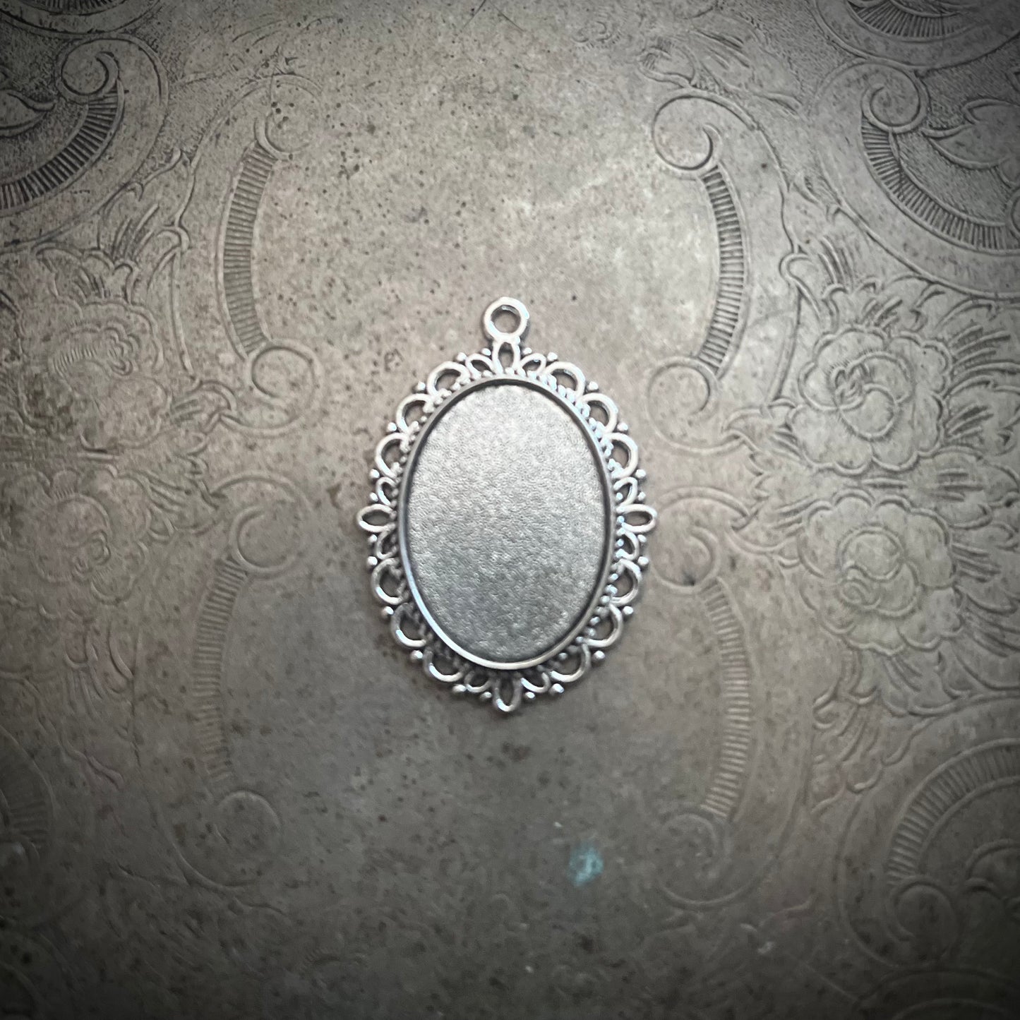 25x18 Silver Frame Setting