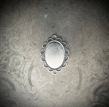 25x18 Silver Frame Setting