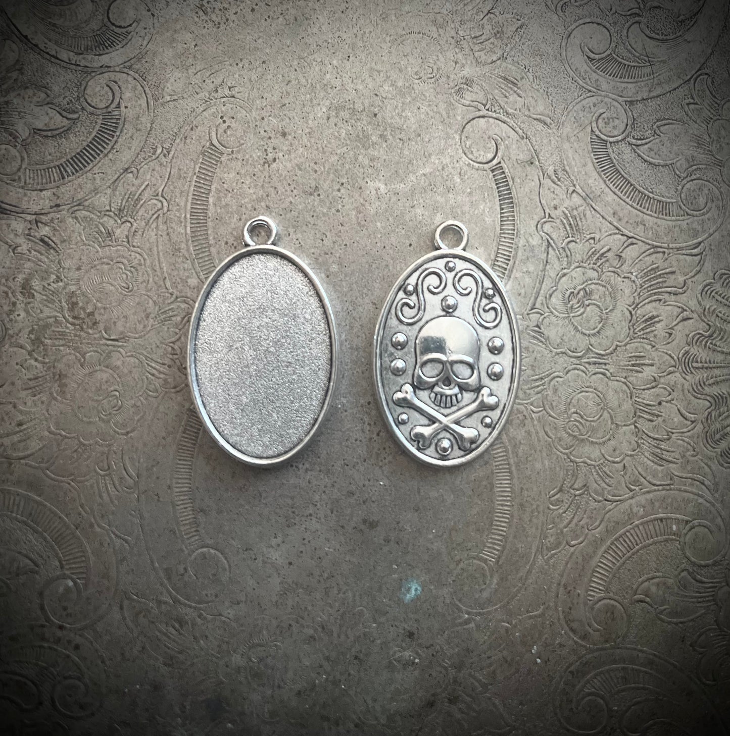 25x18 Silver Pirate Frame Setting