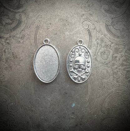 25x18 Silver Pirate Frame Setting