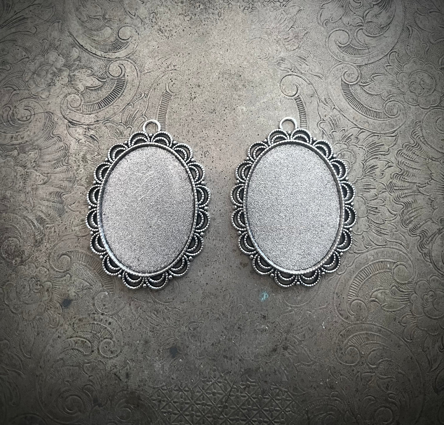 30x40 Silver Frame Setting