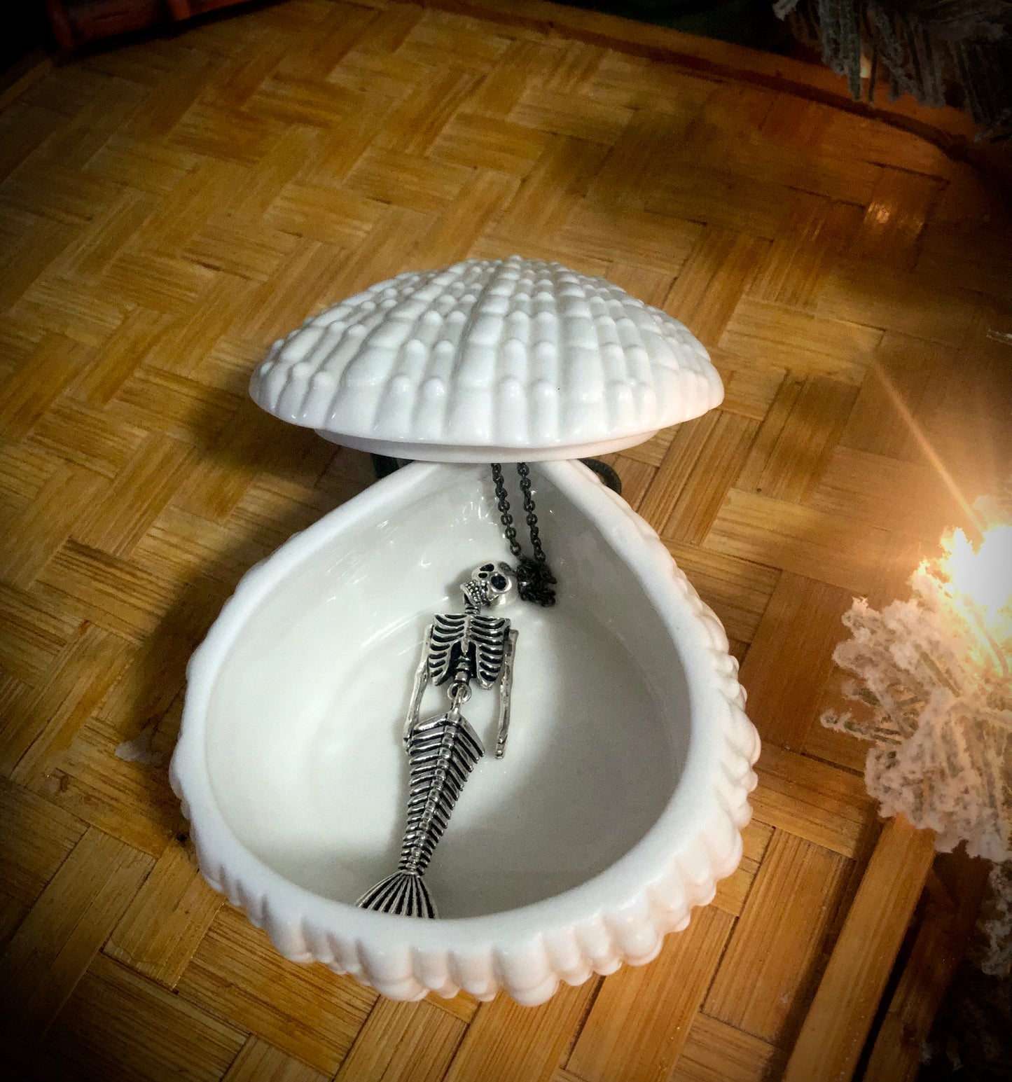 Skeleton Mermaid Necklace & Clam Shell Box Gift Set